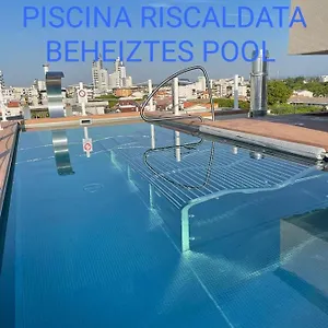 https://hotel-villa-mira.hotelslidodijesolo.com